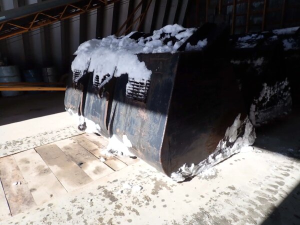 Godet a neige Volvo 9 pieds de large-Stock#S1165E/4622