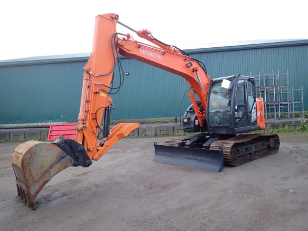 Excavatrice Hitachi ZAXIS 135US avec pouce-3184Hrs-Année 2013