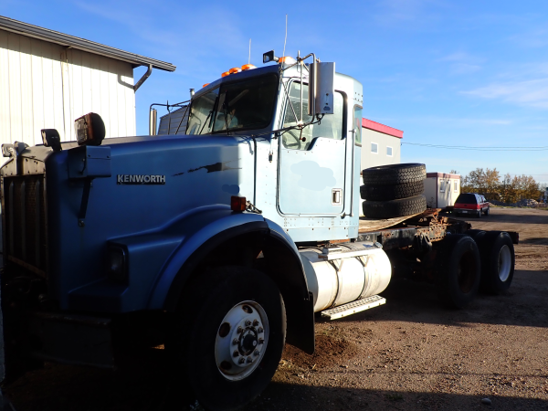 Camion 10 roues day cab Kenworth T800