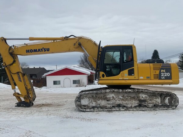 Excavatrice Komatsu PC220 LC 2017 avec 2 godets et grillage forestier