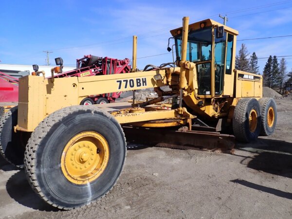 Grader John Deere 770BH articulé avec poteau pour aile de côté