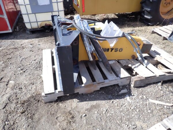 Tramac SH 750 hydraulique neuf avec attache skidsteer
