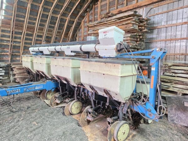 Planteur Kinze 3000 8 rangs, engrais sec, unité de précision planting, disques d'engrais semis direct - Stock#d8872c