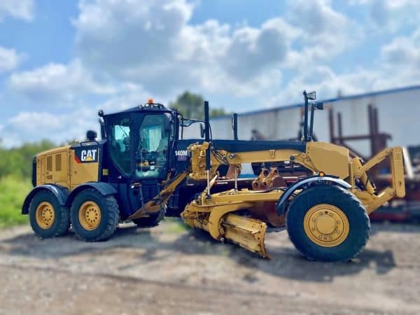 Niveleuse Caterpillar 140M 2016 avec relevage avant