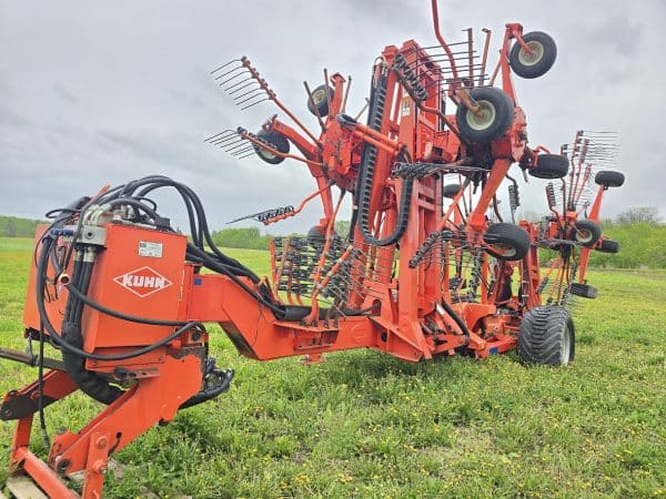 Râteau Kuhn GA 15021 4 toupies  hydraulique avec pompe pto - Stock#d6760g