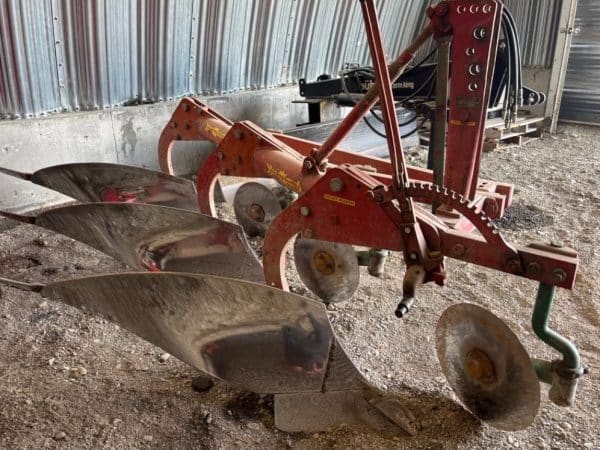 Charrue Kverneland 3 rangs 3pts avec coutre - Stock#d9521p