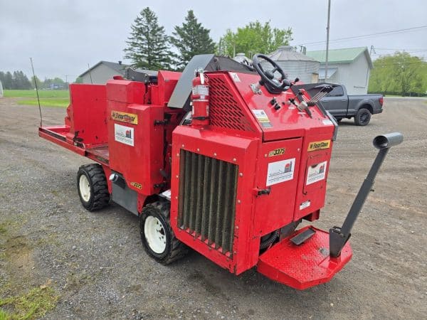 Hache-paille à balle carrée motorisé Bear Claw Sp 3375  avec chute, moteur kubota 75 hp - Année:2020 - Stock#d9574d