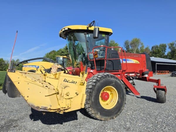 New Holland H8080 Self-Propelled Windrower, 18 ft header, windrow merger - Year: 2009 - 1,105 hours - Stock #d6173b