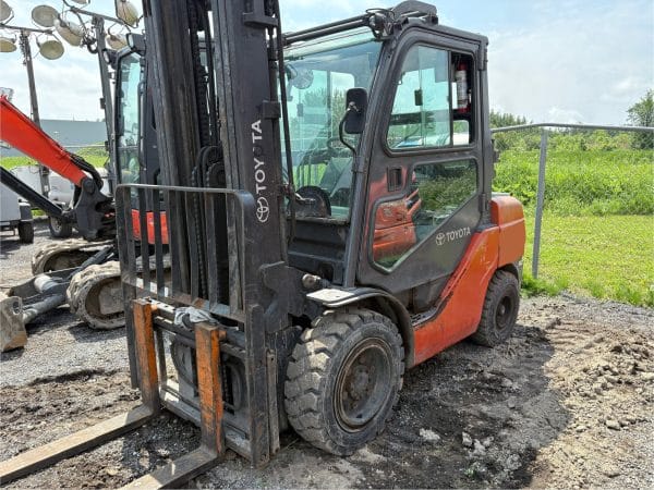 Chariot élévateur Toyota 8FGU3 avec fourche de 4 pieds-6370 heures-Année:2014-Stock#E1223R/9645