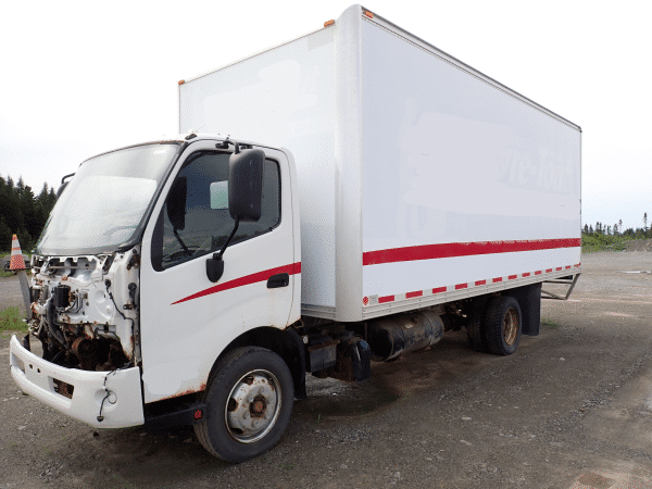 Camion 6 roues cube accidenté pour pièces