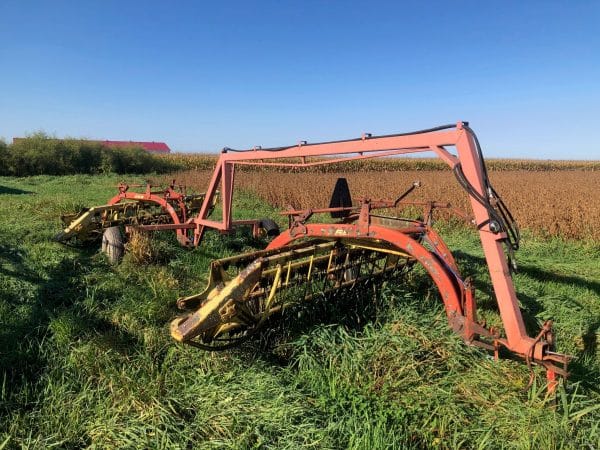 New Holland andaineur/ rake 258