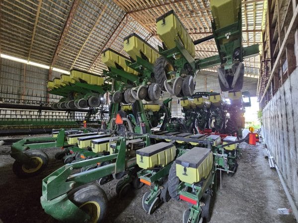 Planteur John Deere 1720 16 rang stack fold, vaccum,clutch 8/8, tasse résidu, wheel assit, down pression-Stock#d9334c