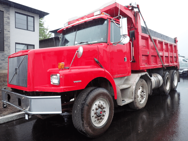 Camion dompeur 12 roues Volvo WCN 1999