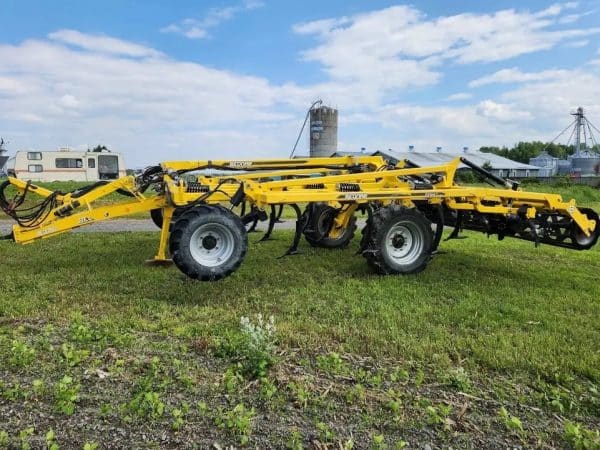 Déchaumeuse à dent Bednar Fenix FO 5000 5 mètres avec rouleau arrière, dents au 12,5 po - Année:2020 - Stock#d9713a