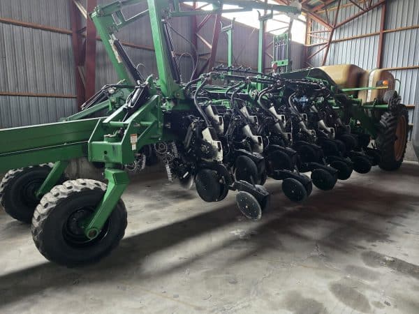 Planteur Great Plains Yp 1225 12/23 rang doigt, CCS, tasse résidu, pop d'engrais, Précision planting - Stock#d7315f