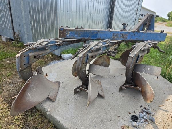 Charrue Ford 3 rang Porté 16 po fixe-Stock#d9830c