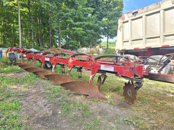 Charrue Grégoire Besson 7 rangs avec coutre - Stock#d9874a