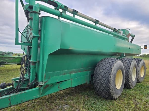 Réservoir à purin refait 5250 gallons avec tuyaux de déchargement, conduite, pneu 28l-26 - Stock#d9754b