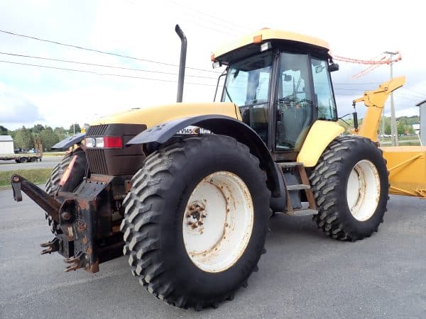 New Holland TV145 2005 Tractor with SHoule Scraper and Pronovost Snow Blower