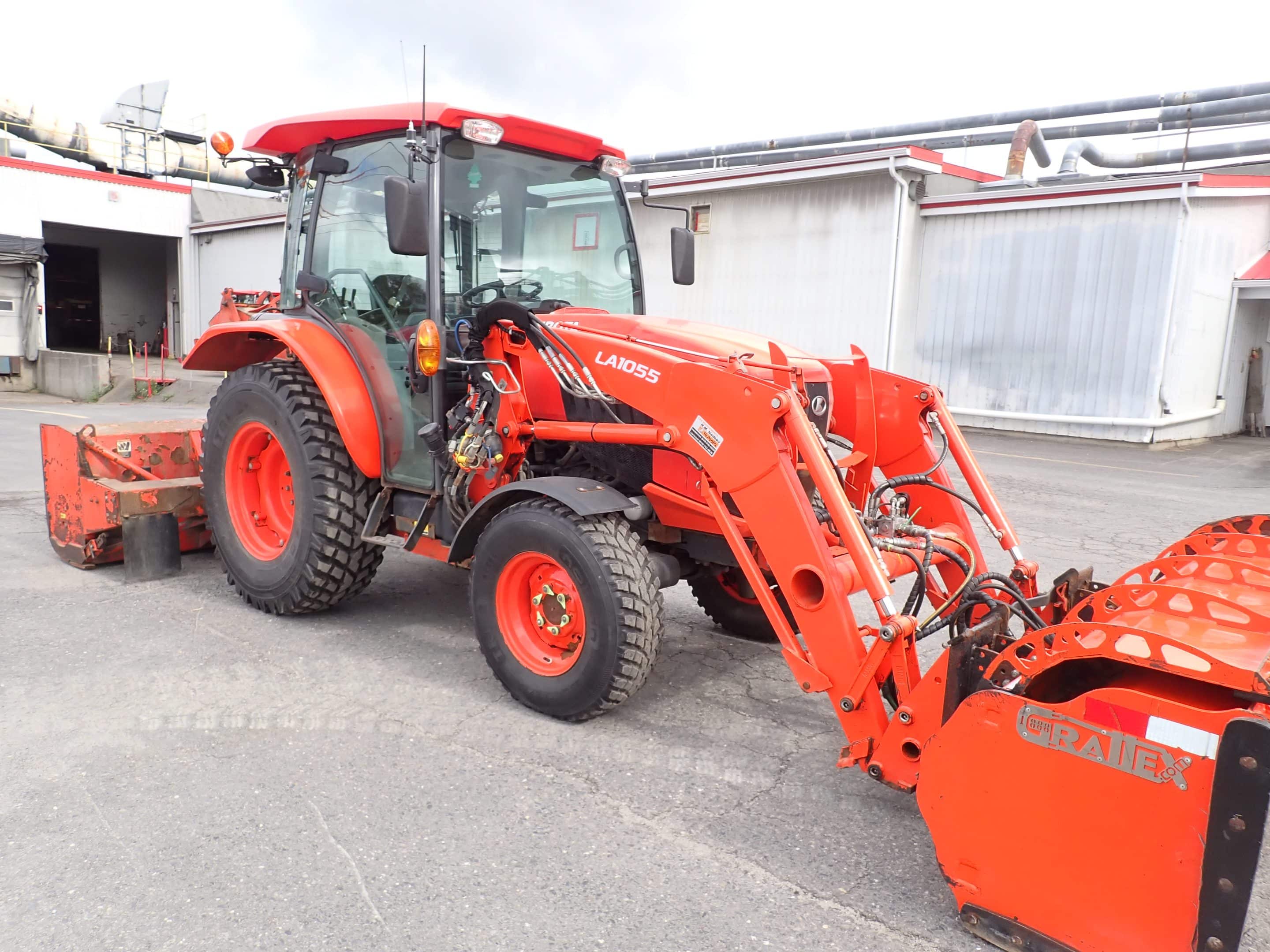 Kubota L6060 Tractor with 6-10 Grattex extendable scraper and Kubota K80-1740HRS snow blower - Year 2019 - Stock #S2347E/9899 - Image 2