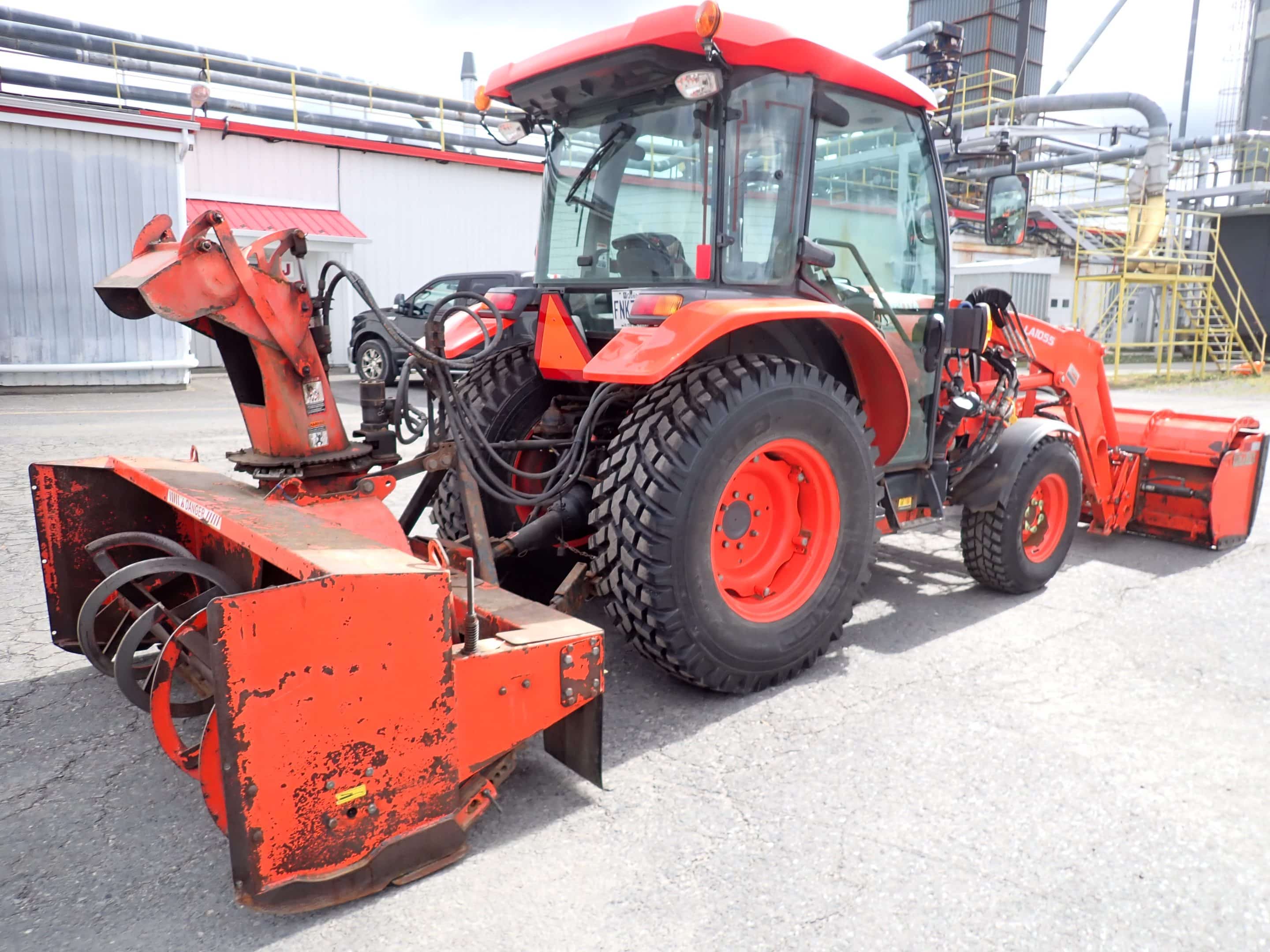 Kubota L6060 Tractor with 6-10 Grattex extendable scraper and Kubota K80-1740HRS snow blower - Year 2019 - Stock #S2347E/9899 - Image 3