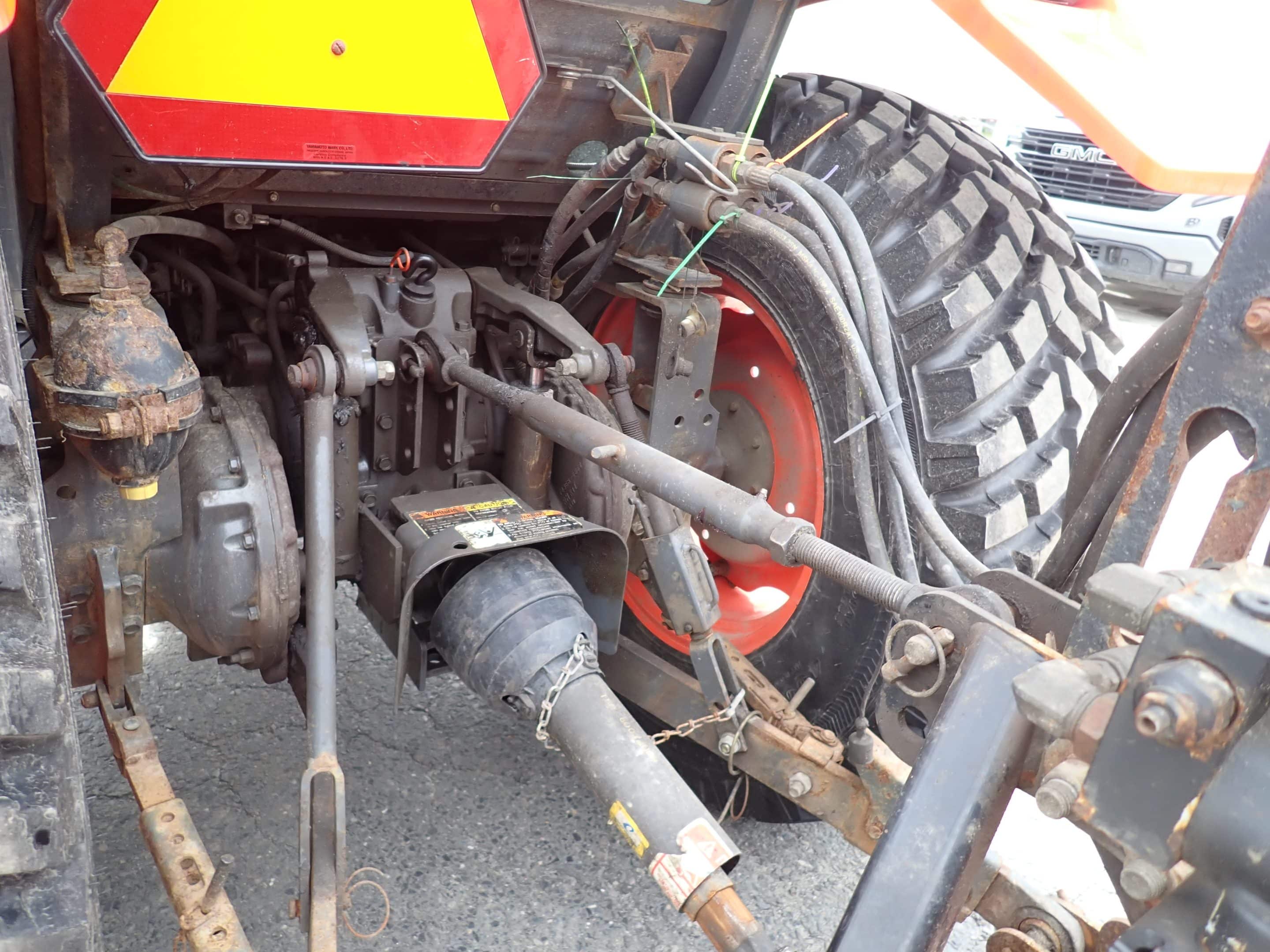 Kubota L6060 Tractor with 6-10 Grattex extendable scraper and Kubota K80-1740HRS snow blower - Year 2019 - Stock #S2347E/9899 - Image 6