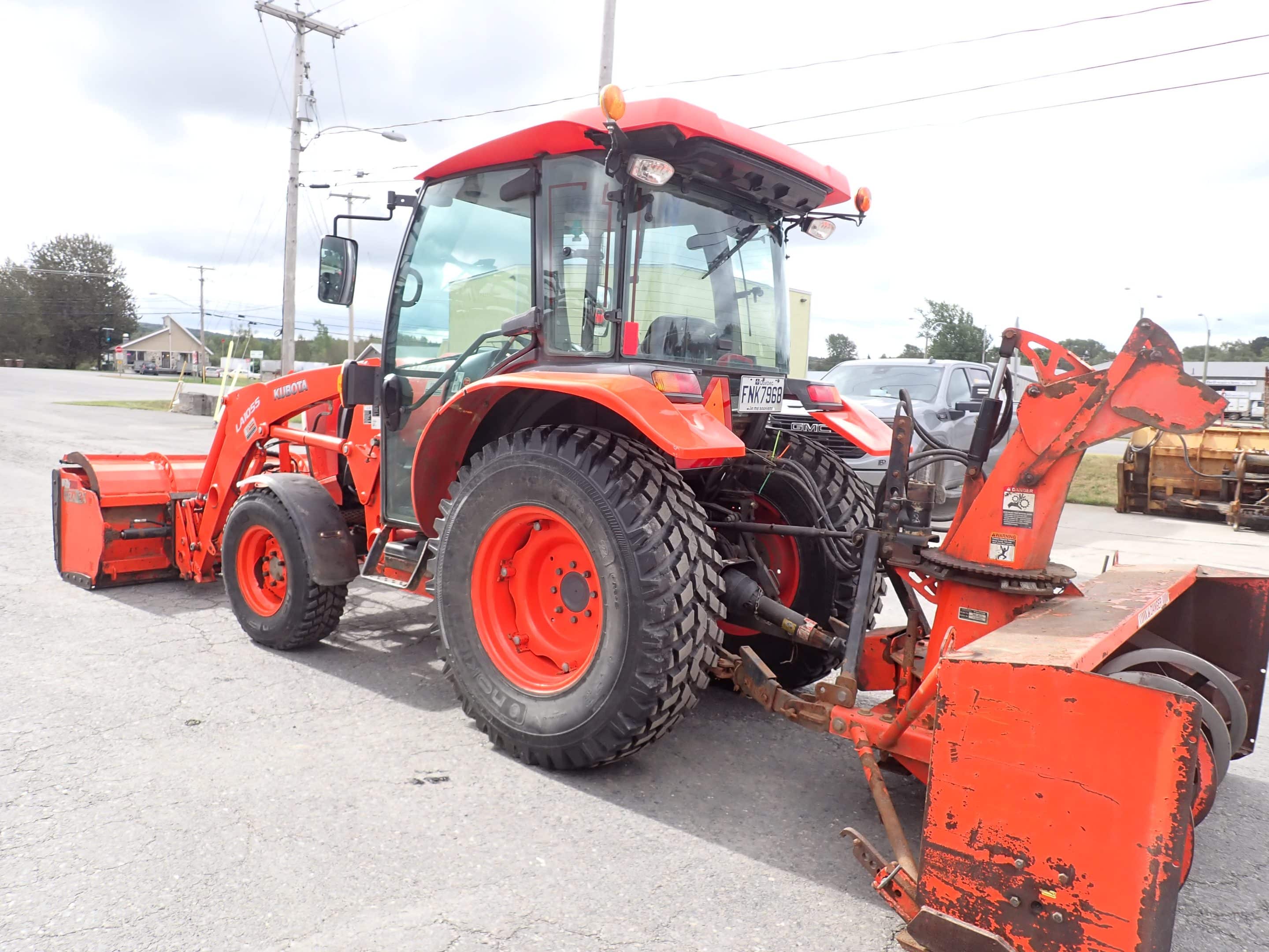 Kubota L6060 Tractor with 6-10 Grattex extendable scraper and Kubota K80-1740HRS snow blower - Year 2019 - Stock #S2347E/9899 - Image 4