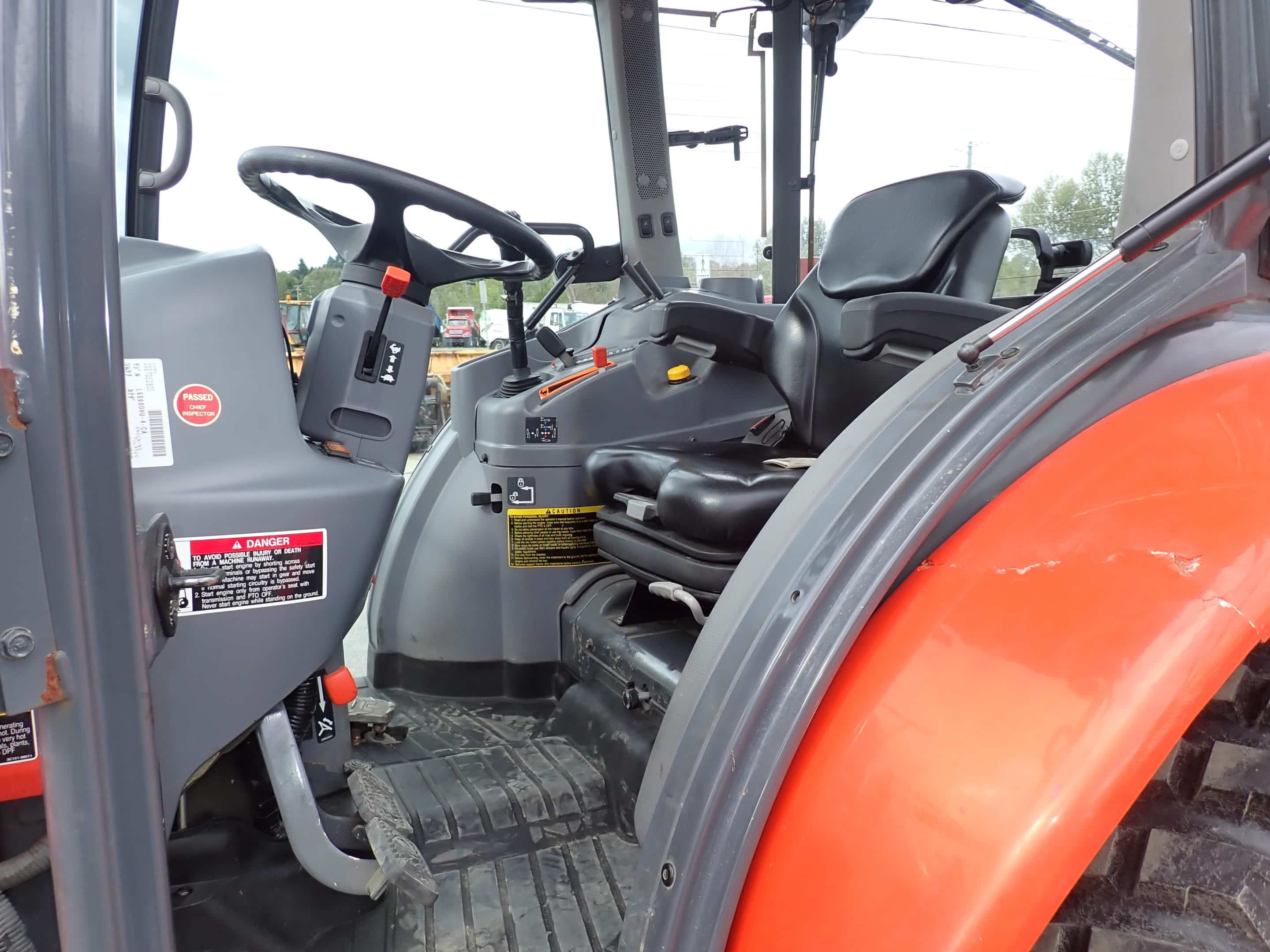Kubota L6060 Tractor with 6-10 Grattex extendable scraper and Kubota K80-1740HRS snow blower - Year 2019 - Stock #S2347E/9899 - Image 8
