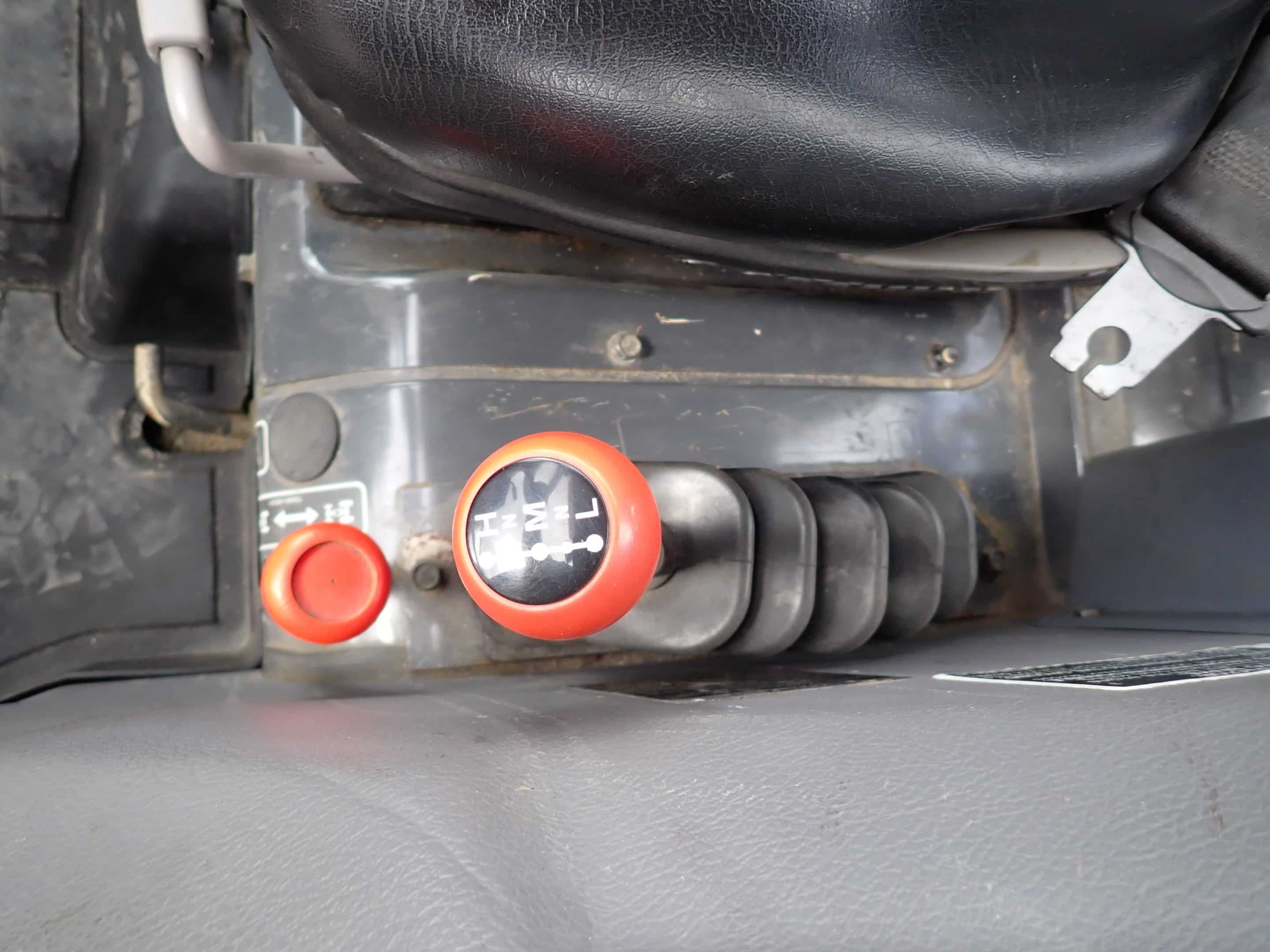 Kubota L6060 Tractor with 6-10 Grattex extendable scraper and Kubota K80-1740HRS snow blower - Year 2019 - Stock #S2347E/9899 - Image 9