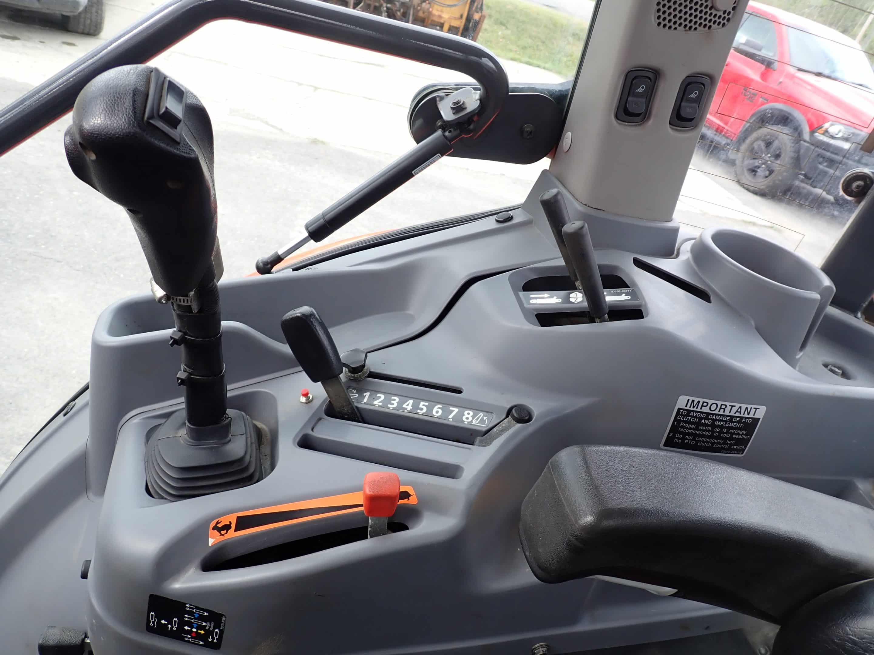 Kubota L6060 Tractor with 6-10 Grattex extendable scraper and Kubota K80-1740HRS snow blower - Year 2019 - Stock #S2347E/9899 - Image 10