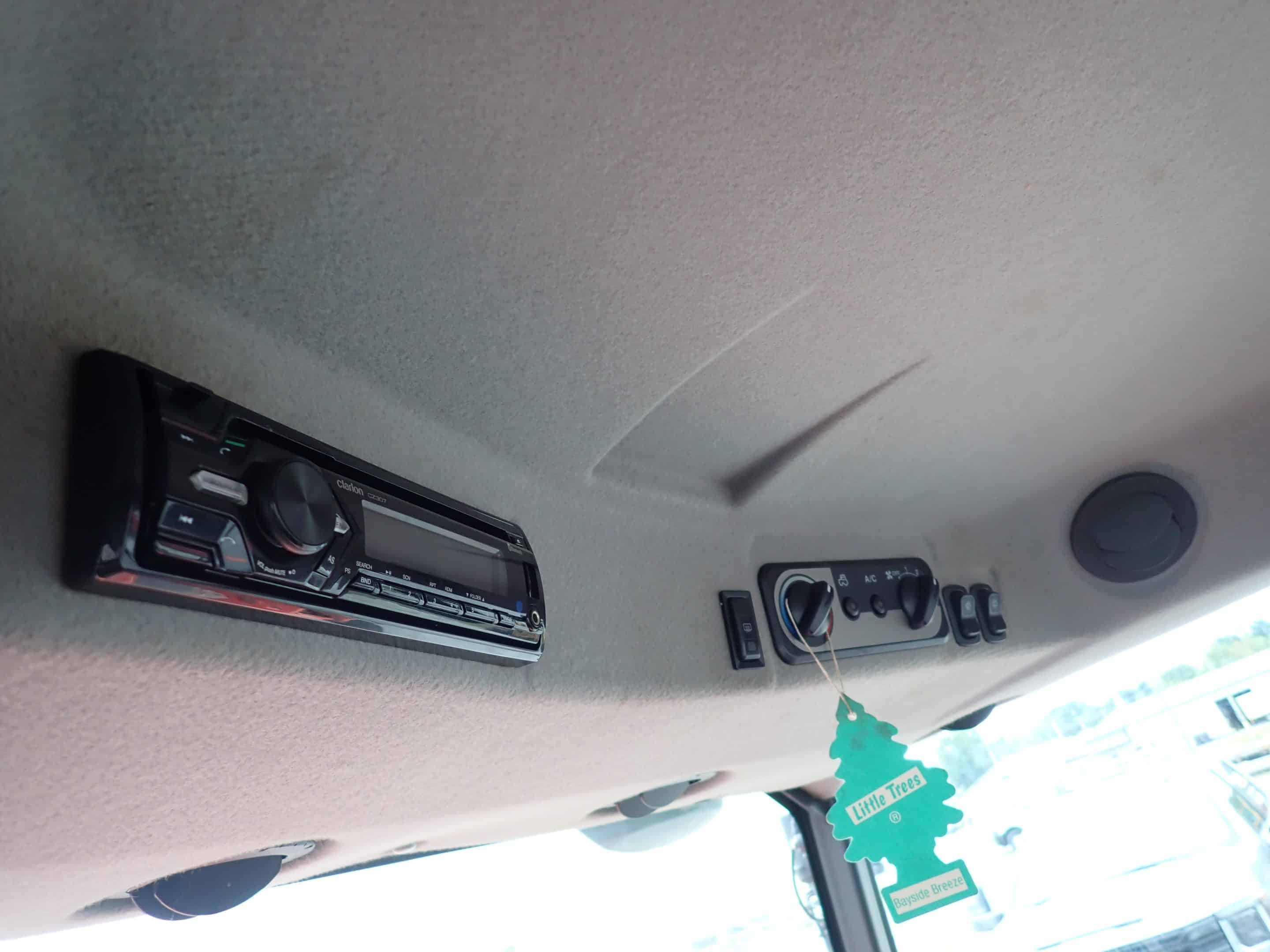 Kubota L6060 Tractor with 6-10 Grattex extendable scraper and Kubota K80-1740HRS snow blower - Year 2019 - Stock #S2347E/9899 - Image 11