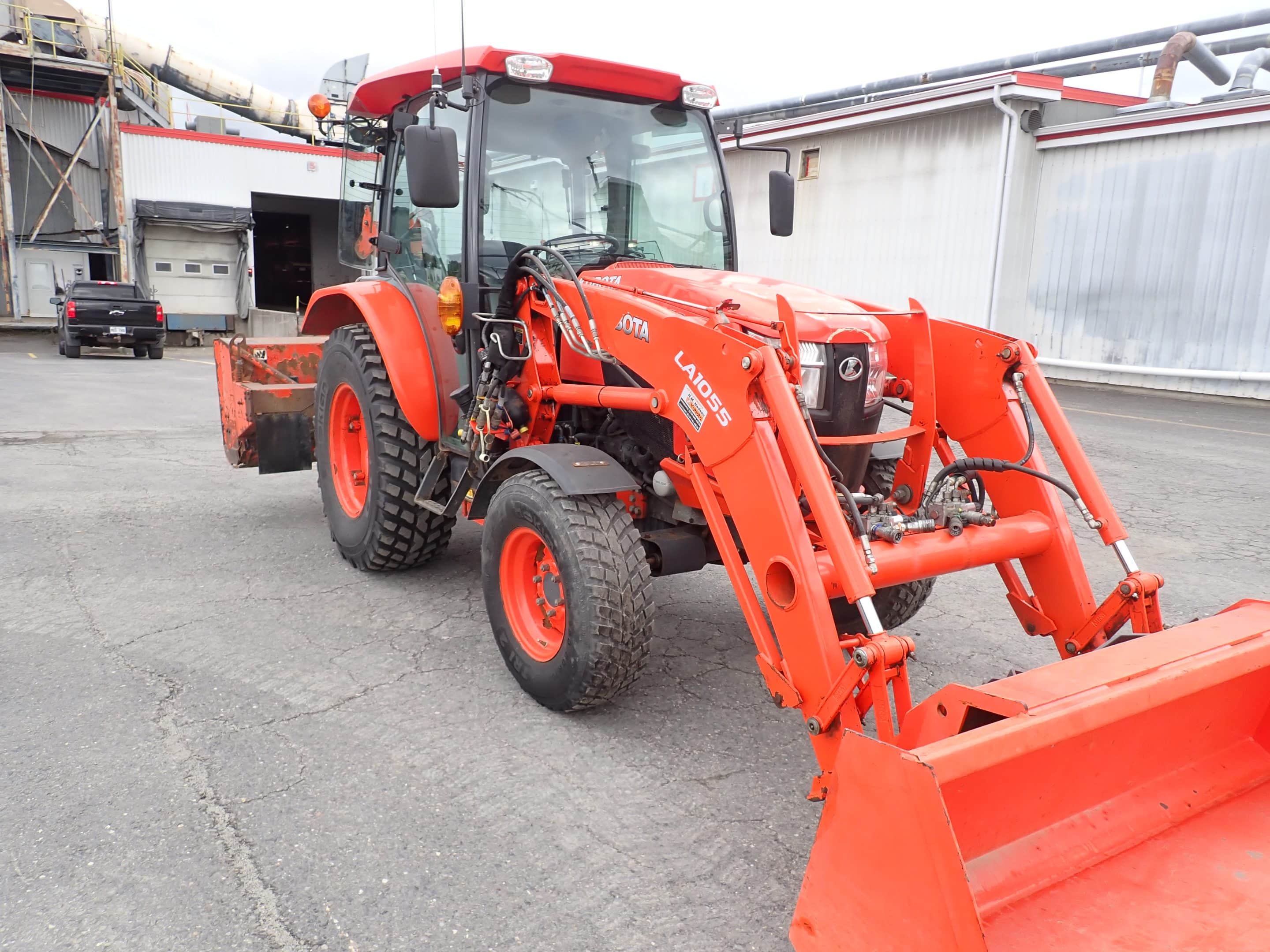 Kubota L6060 Tractor with 6-10 Grattex extendable scraper and Pronovost 80in snowblower - 2045 HRS - Year 2019 - Stock #S2347F/9899 - Image 2