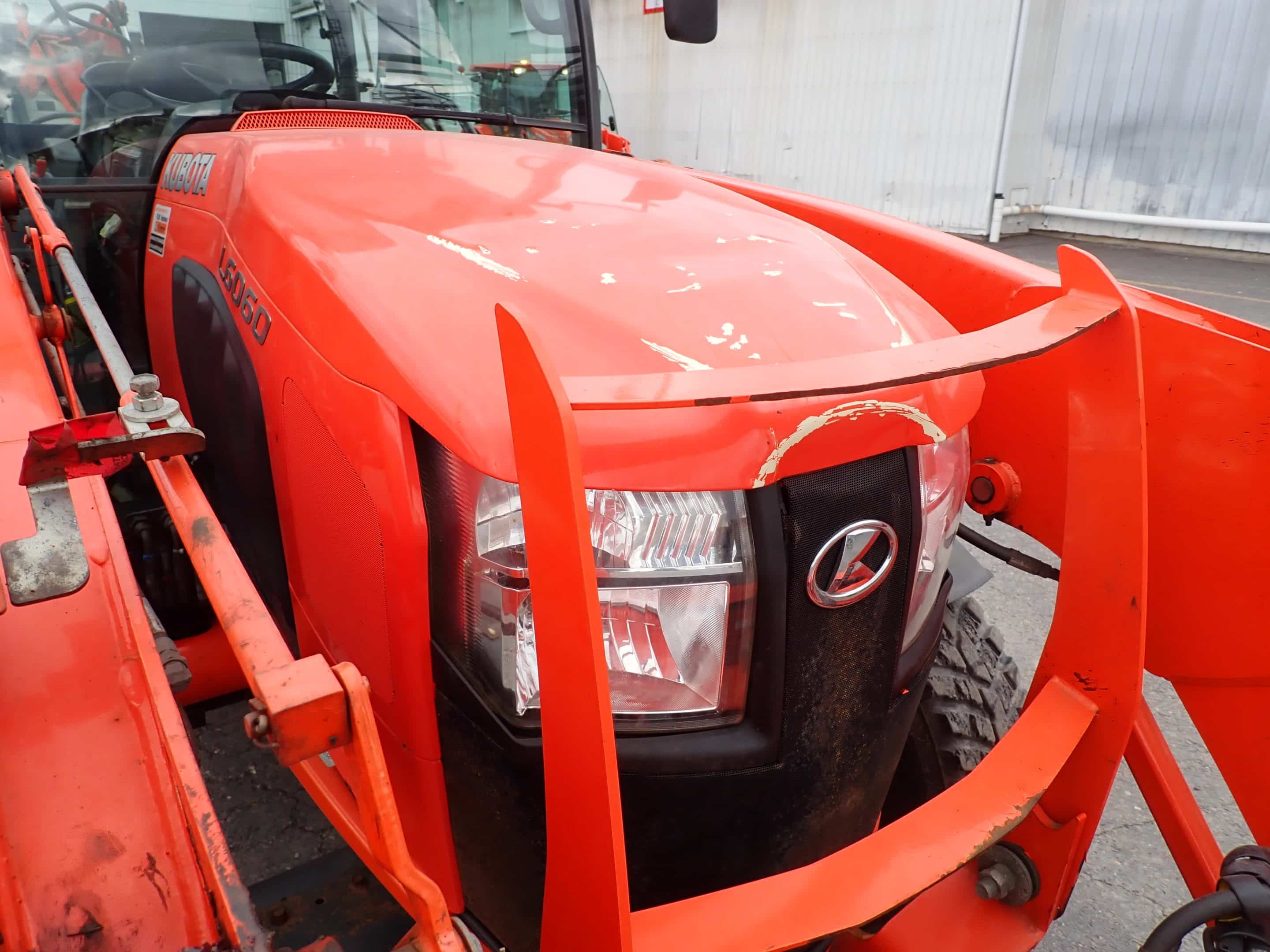 Kubota L6060 Tractor with 6-10 Grattex extendable scraper and Pronovost 80in snowblower - 2045 HRS - Year 2019 - Stock #S2347F/9899 - Image 5