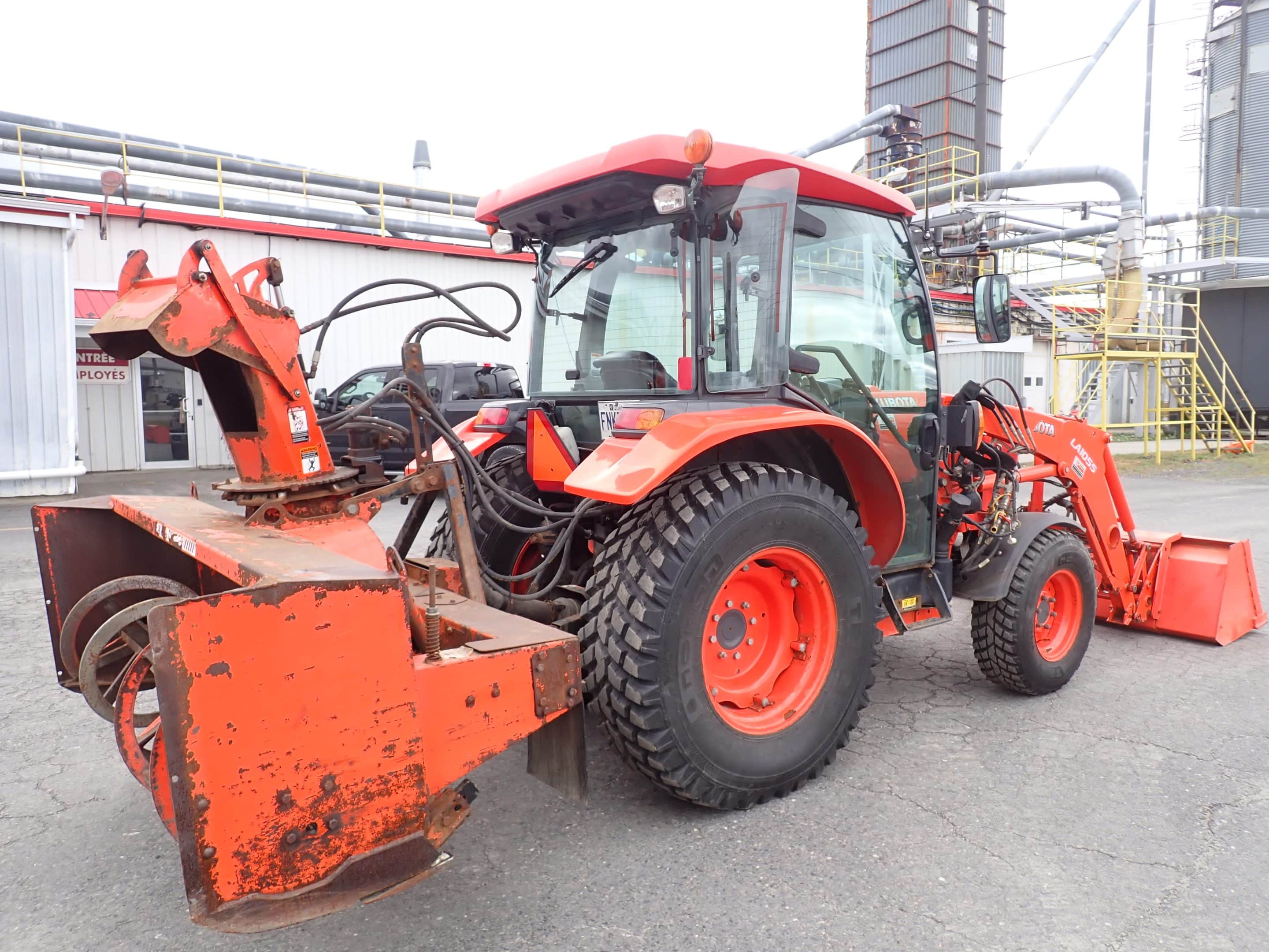 Kubota L6060 Tractor with 6-10 Grattex extendable scraper and Pronovost 80in snowblower - 2045 HRS - Year 2019 - Stock #S2347F/9899 - Image 3
