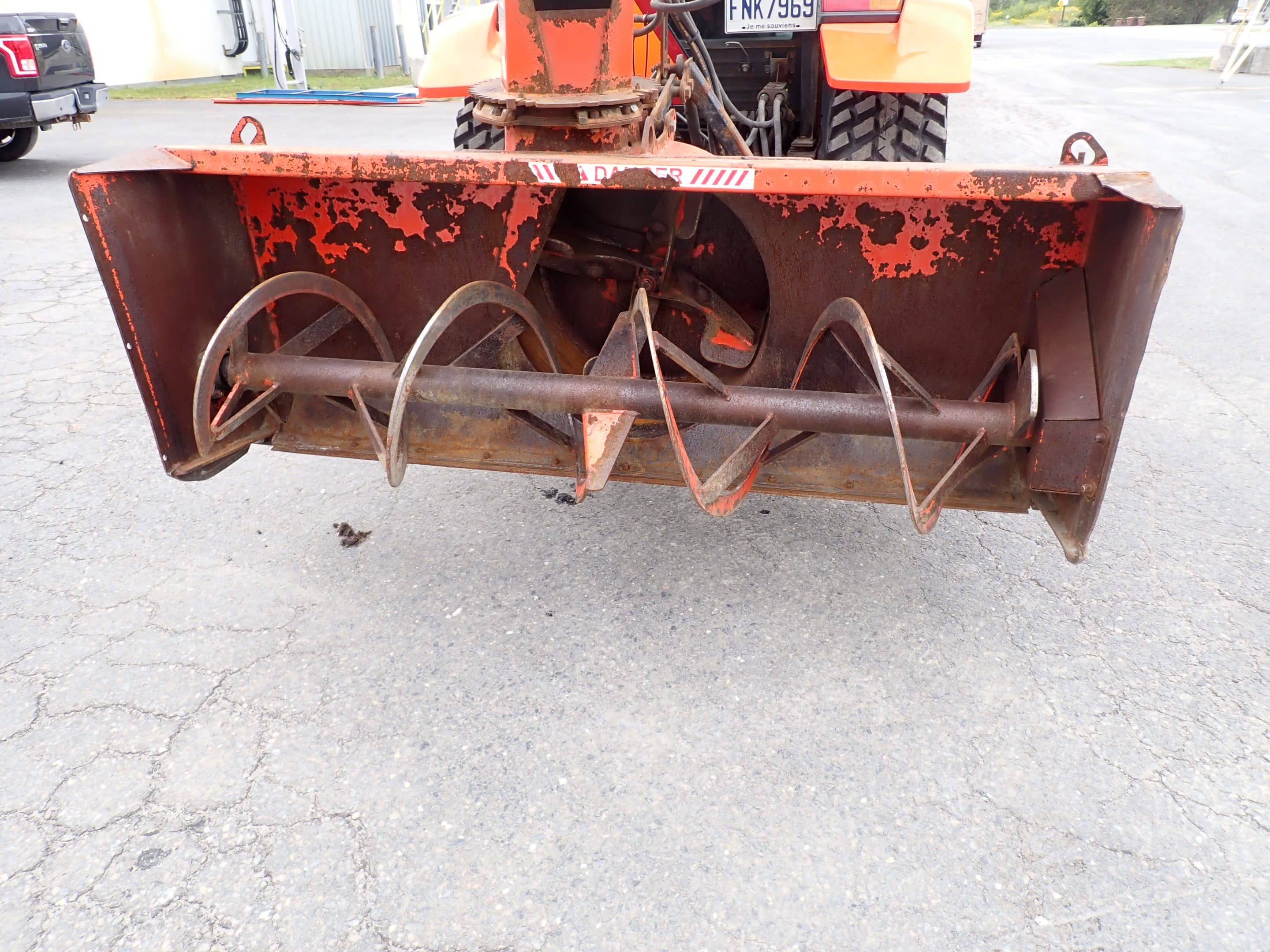Kubota L6060 Tractor with 6-10 Grattex extendable scraper and Pronovost 80in snowblower - 2045 HRS - Year 2019 - Stock #S2347F/9899 - Image 8