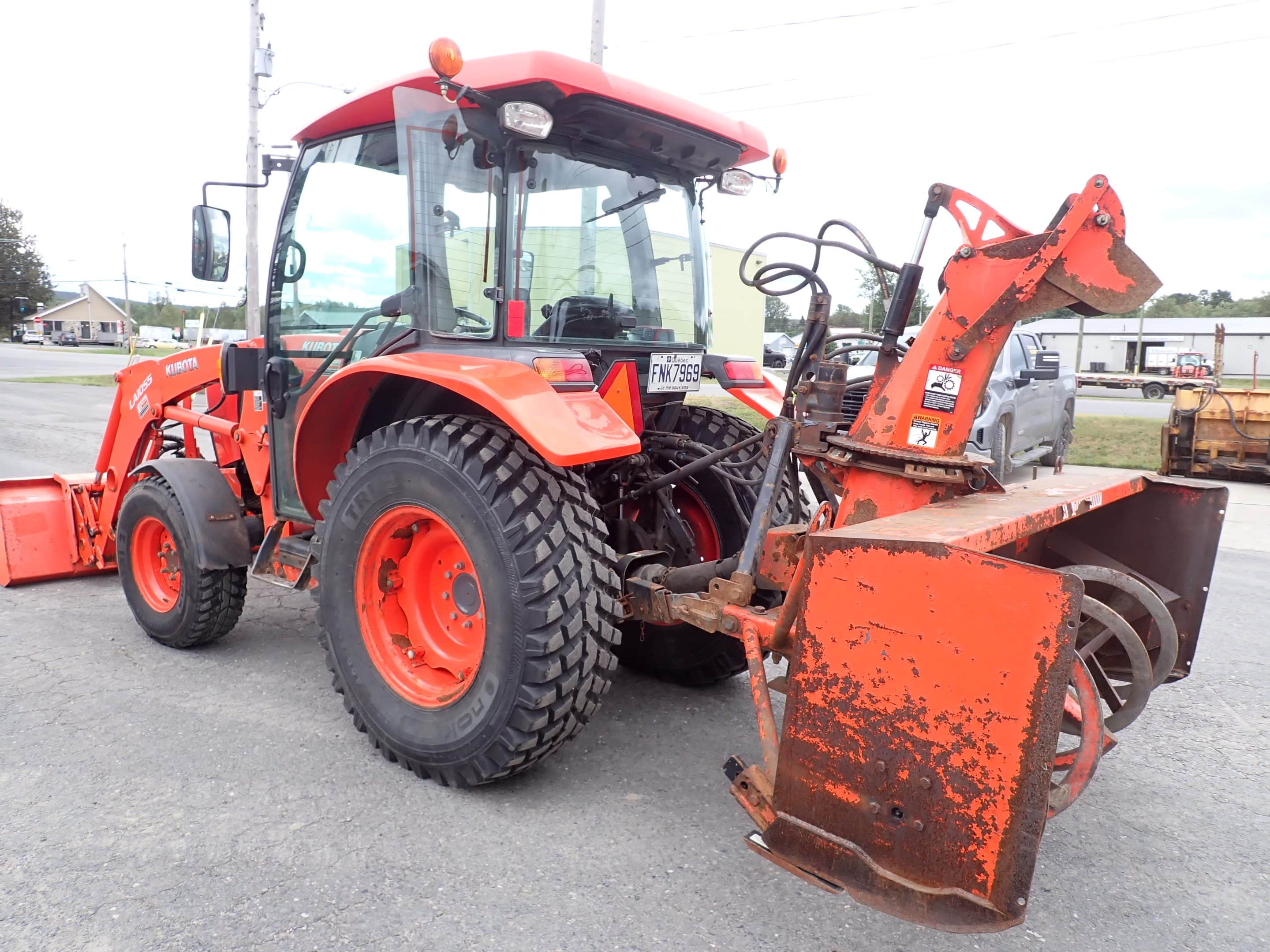Kubota L6060 Tractor with 6-10 Grattex extendable scraper and Pronovost 80in snowblower - 2045 HRS - Year 2019 - Stock #S2347F/9899 - Image 4