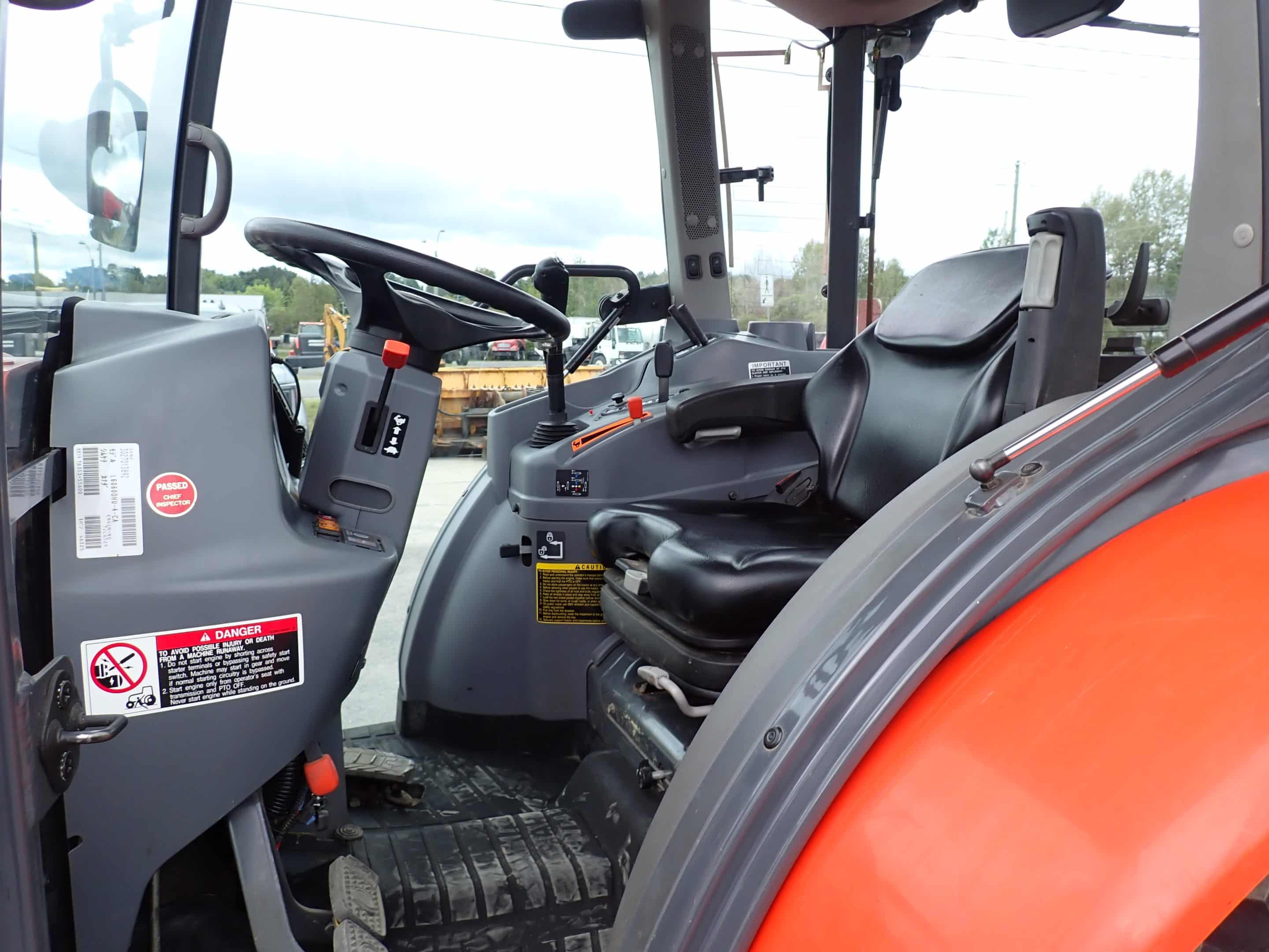 Kubota L6060 Tractor with 6-10 Grattex extendable scraper and Pronovost 80in snowblower - 2045 HRS - Year 2019 - Stock #S2347F/9899 - Image 9