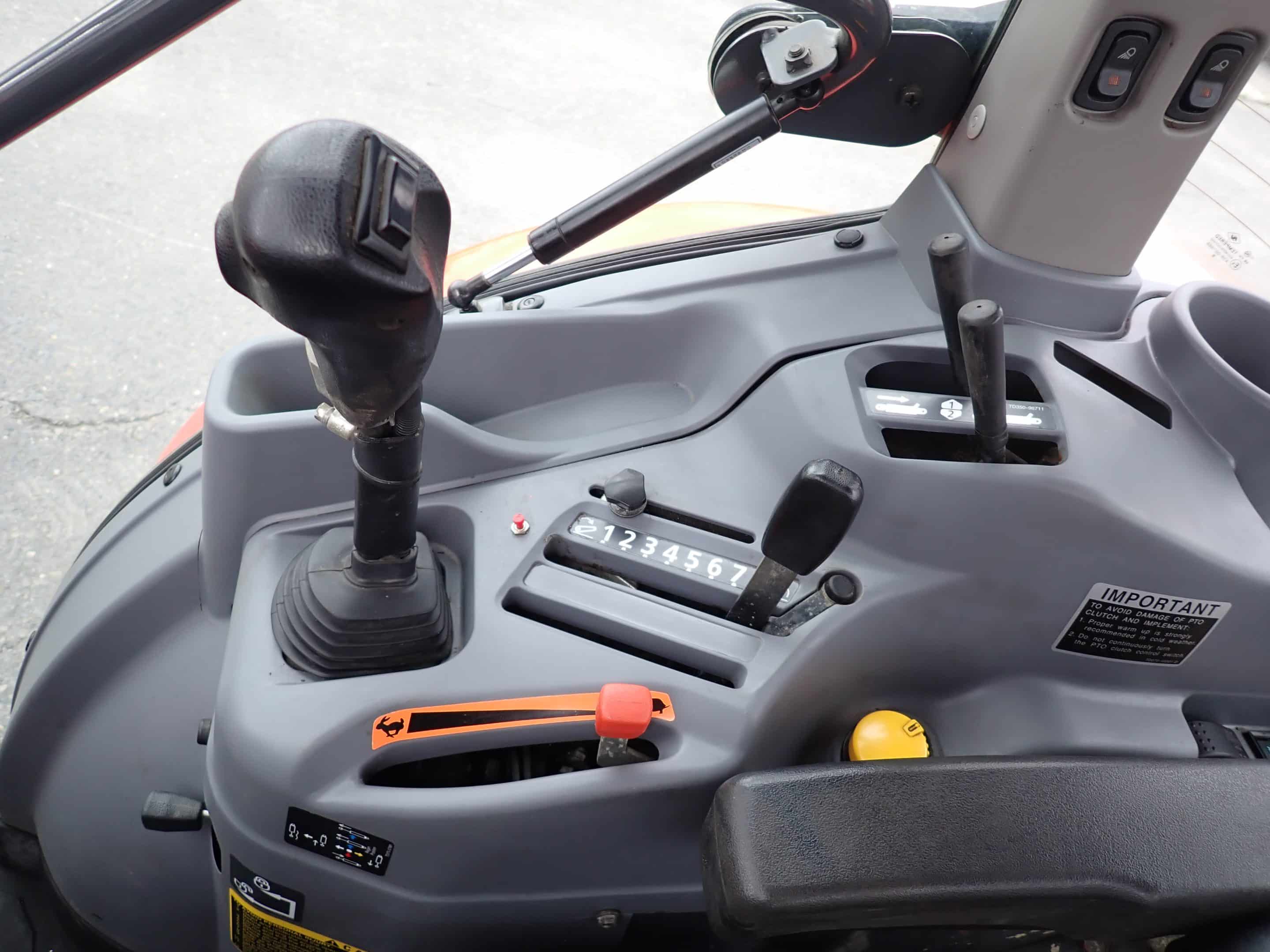 Kubota L6060 Tractor with 6-10 Grattex extendable scraper and Pronovost 80in snowblower - 2045 HRS - Year 2019 - Stock #S2347F/9899 - Image 11