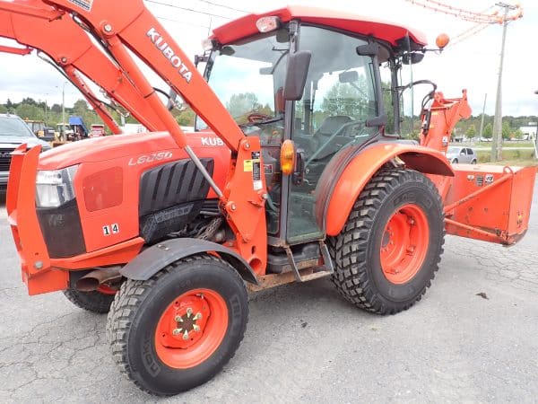 Tracteur Kubota L6060 2019 avec souffleur Kubota et gratte Grattex