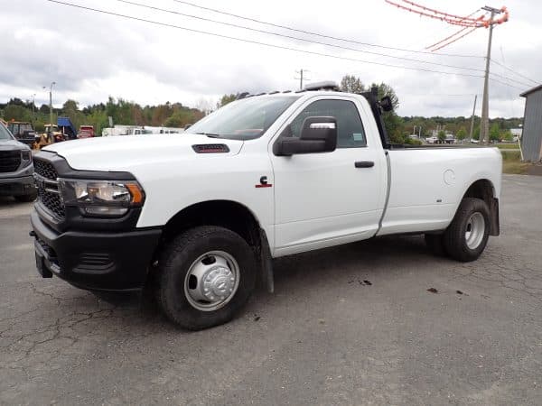 Pick-up Dodge 3500 2024 4x4 avec roues doubles