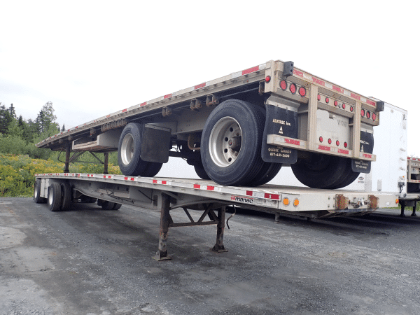 Lot de remorque flat bed 2 essieux 48 pieds