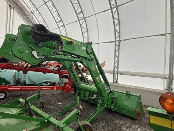 Chargeur Jonh deere 660R 3 fonctions (était sur 6155R ) très peu servi - Stock#d9932f