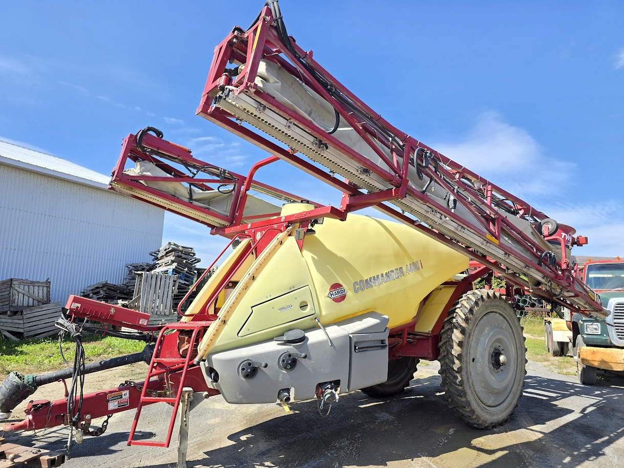 Arroseuse Hardi  commander 4400i 90 pi de boom 9 sections manuelle 1200 gallons,  moniteur hc6500 - Stock#d9918a