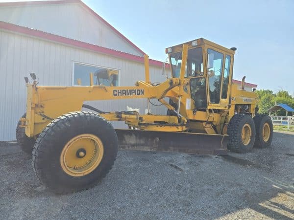 Niveleuse Champion 740A transmission automatique -11600 hrs - Stock#d9960c