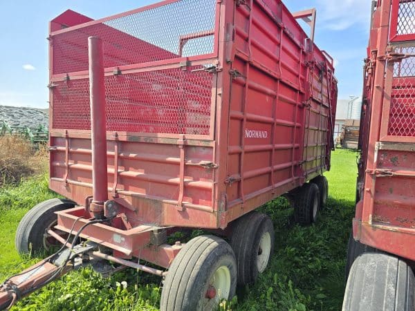 Dompeur Normand 16 pi, porte à grain dessous 8 roues 12 ton - Année:2009 - Stock#d9956a