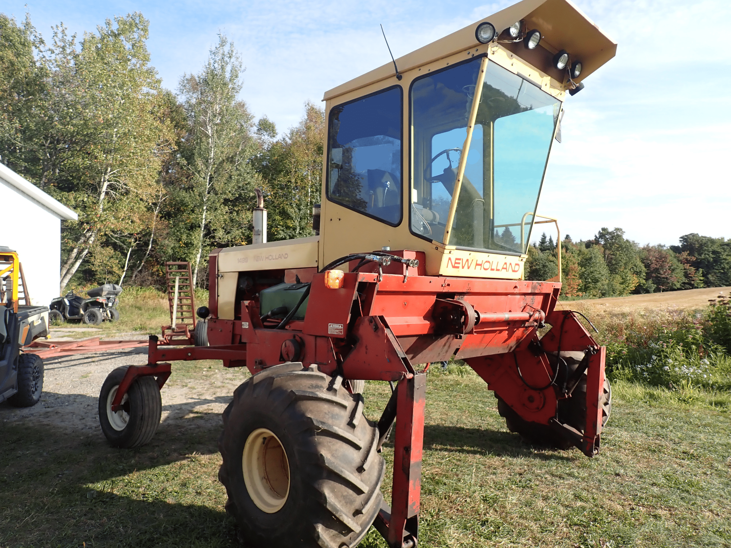 Andaineuse New Holland 1499T avec table de 18 pieds Macdon et buggy de transport pour andaineuse et wagon Horst pour table-Stock #S2362A/9636 – Image 2