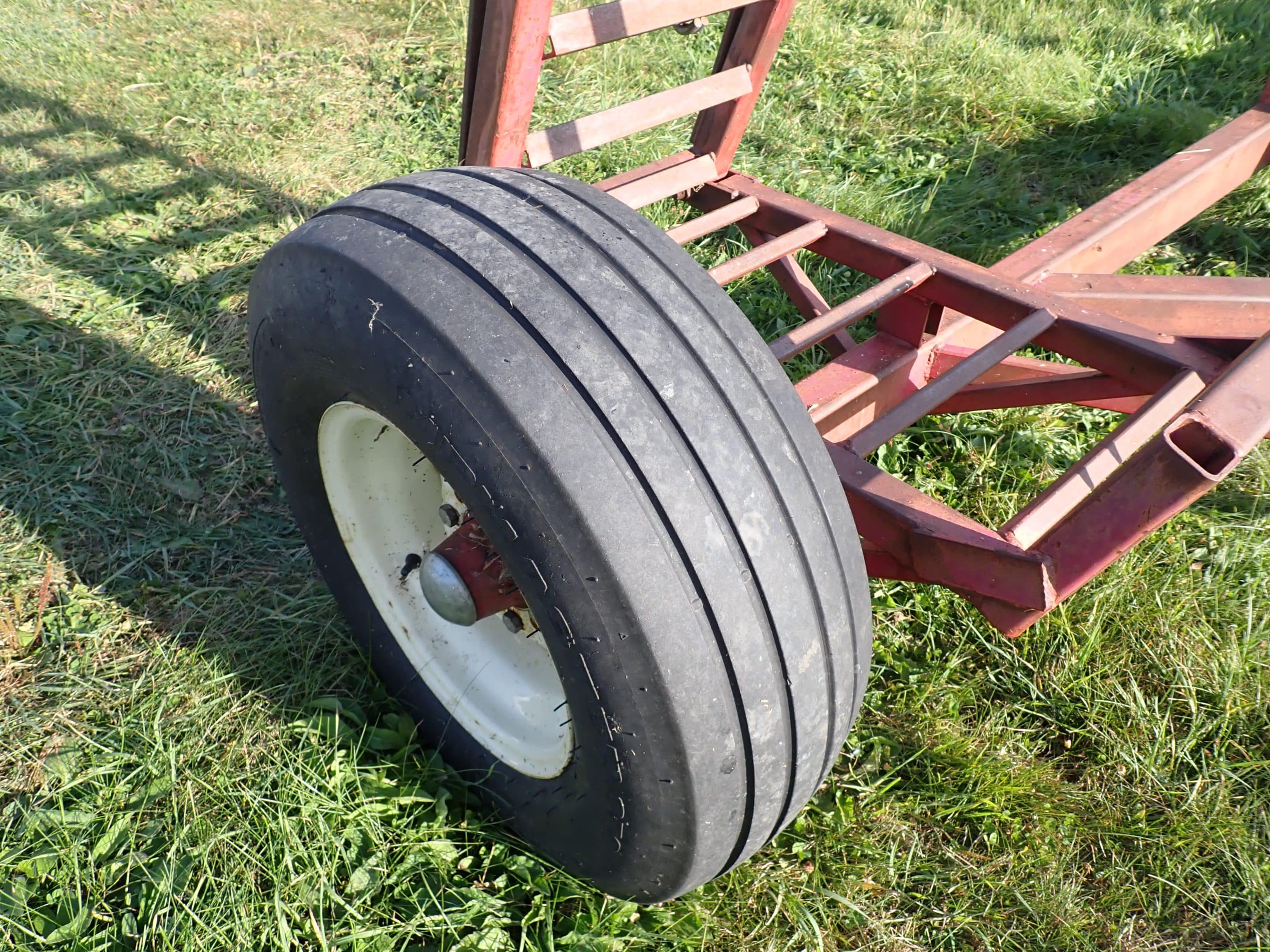Andaineuse New Holland 1499T avec table de 18 pieds Macdon et buggy de transport pour andaineuse et wagon Horst pour table-Stock #S2362A/9636 – Image 21