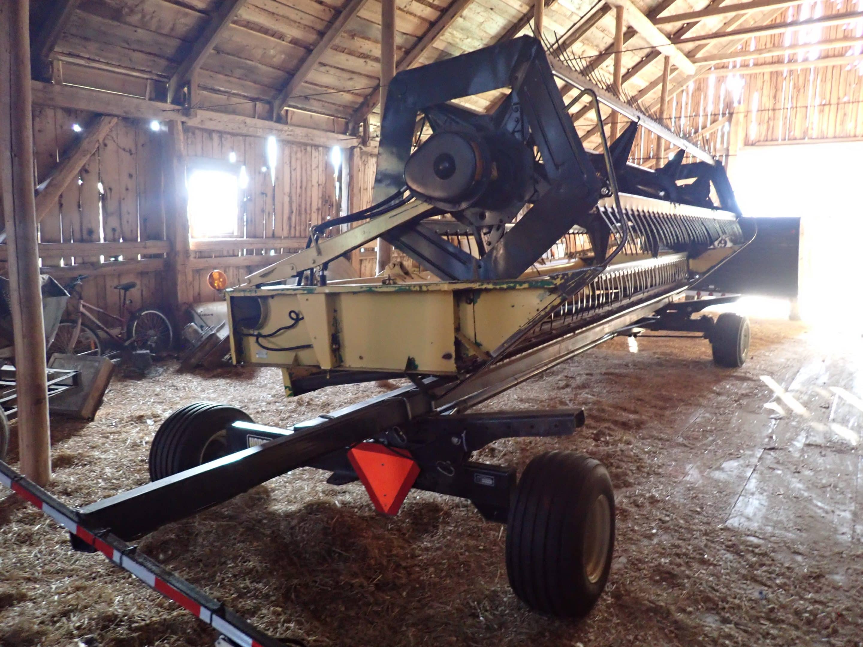 Andaineuse New Holland 1499T avec table de 18 pieds Macdon et buggy de transport pour andaineuse et wagon Horst pour table-Stock #S2362A/9636 – Image 31
