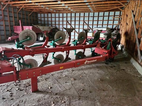 Charrue Reversible Kverneland Pg 115 ,6 rang  avec coutre -Année:2017( très peu utiliser)-Stock#d9713b