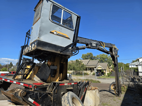 Chargeuse sur camion Rotobec 150 avec clam et cabine